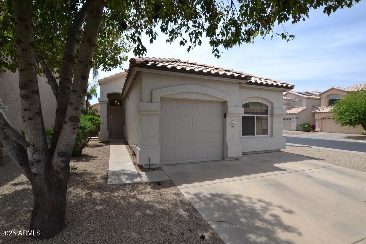 4927 W Wahalla Ln - Photo 2 of 21