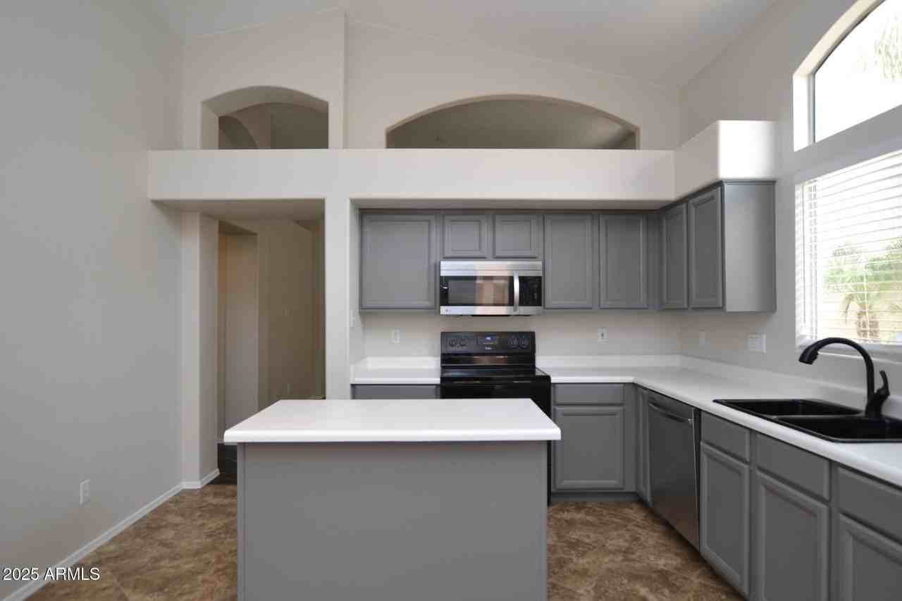 4927 W Wahalla Ln - Photo 3 of 21