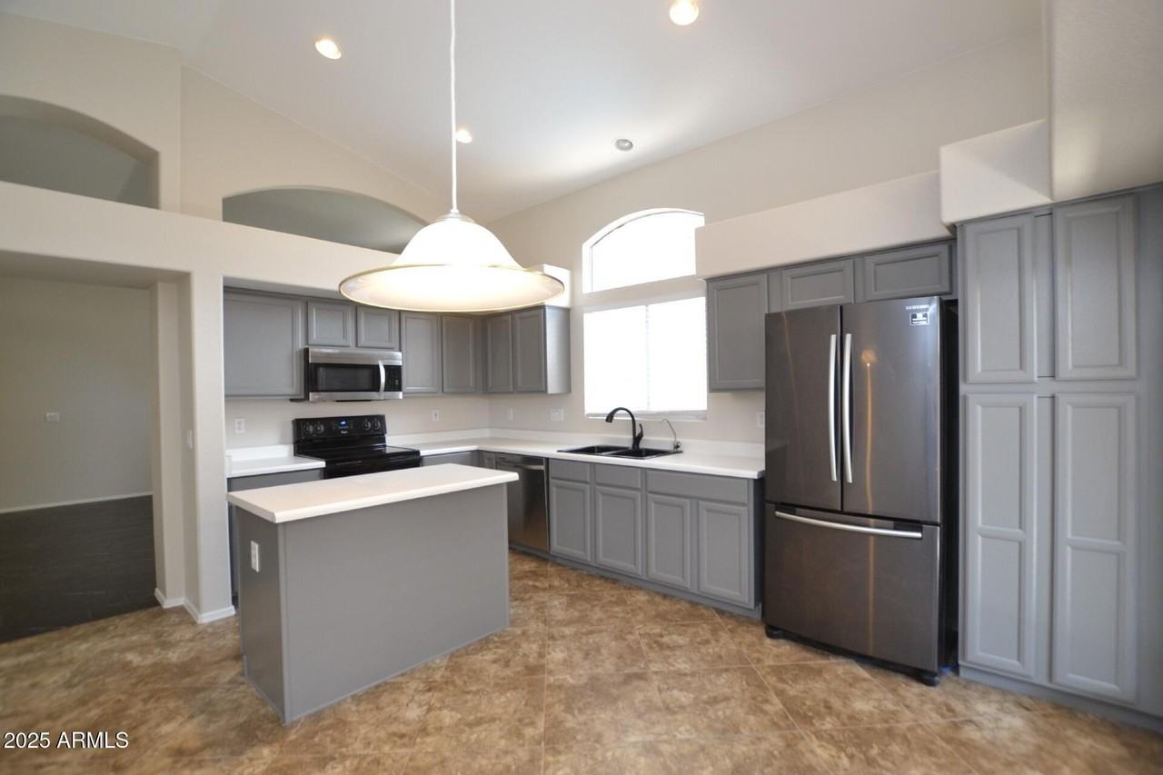 4927 W Wahalla Ln - Photo 4 of 21