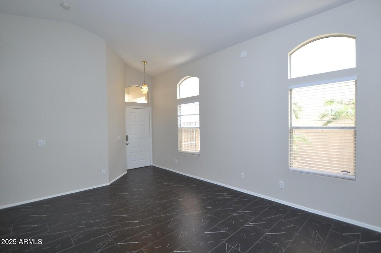 4927 W Wahalla Ln - Photo 6 of 21