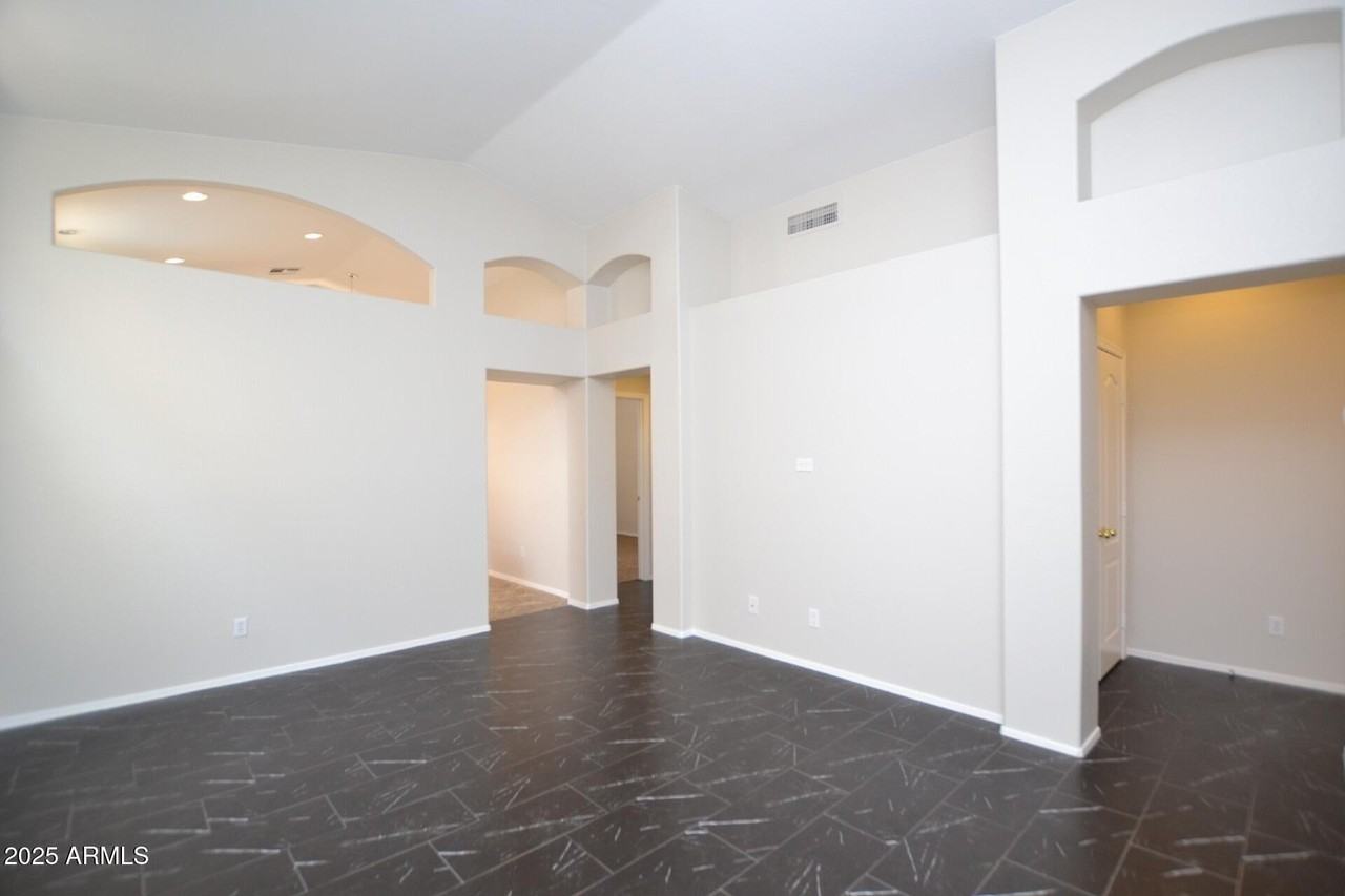 4927 W Wahalla Ln - Photo 7 of 21