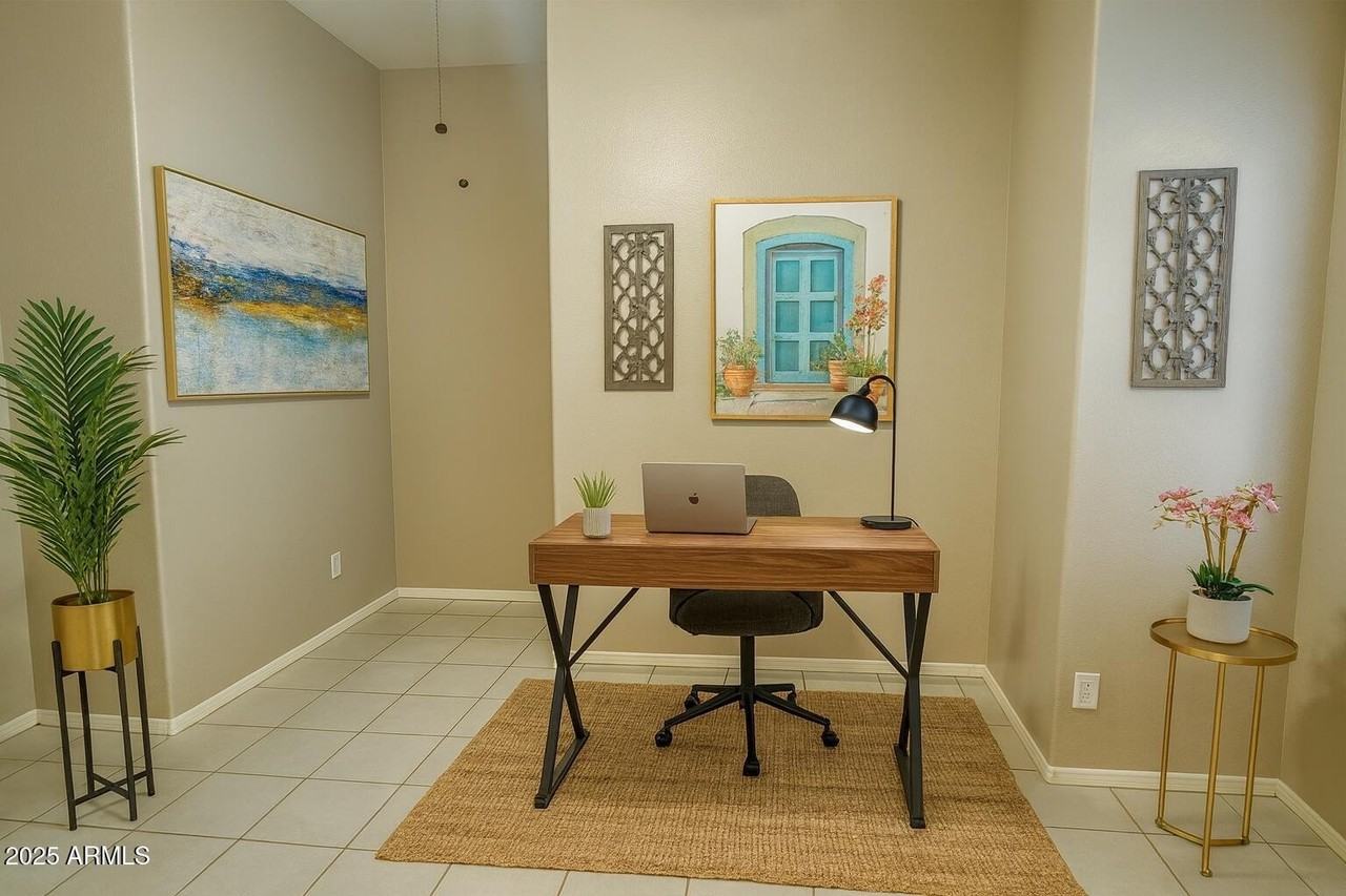 231 E Krista Way - Photo 4 of 20