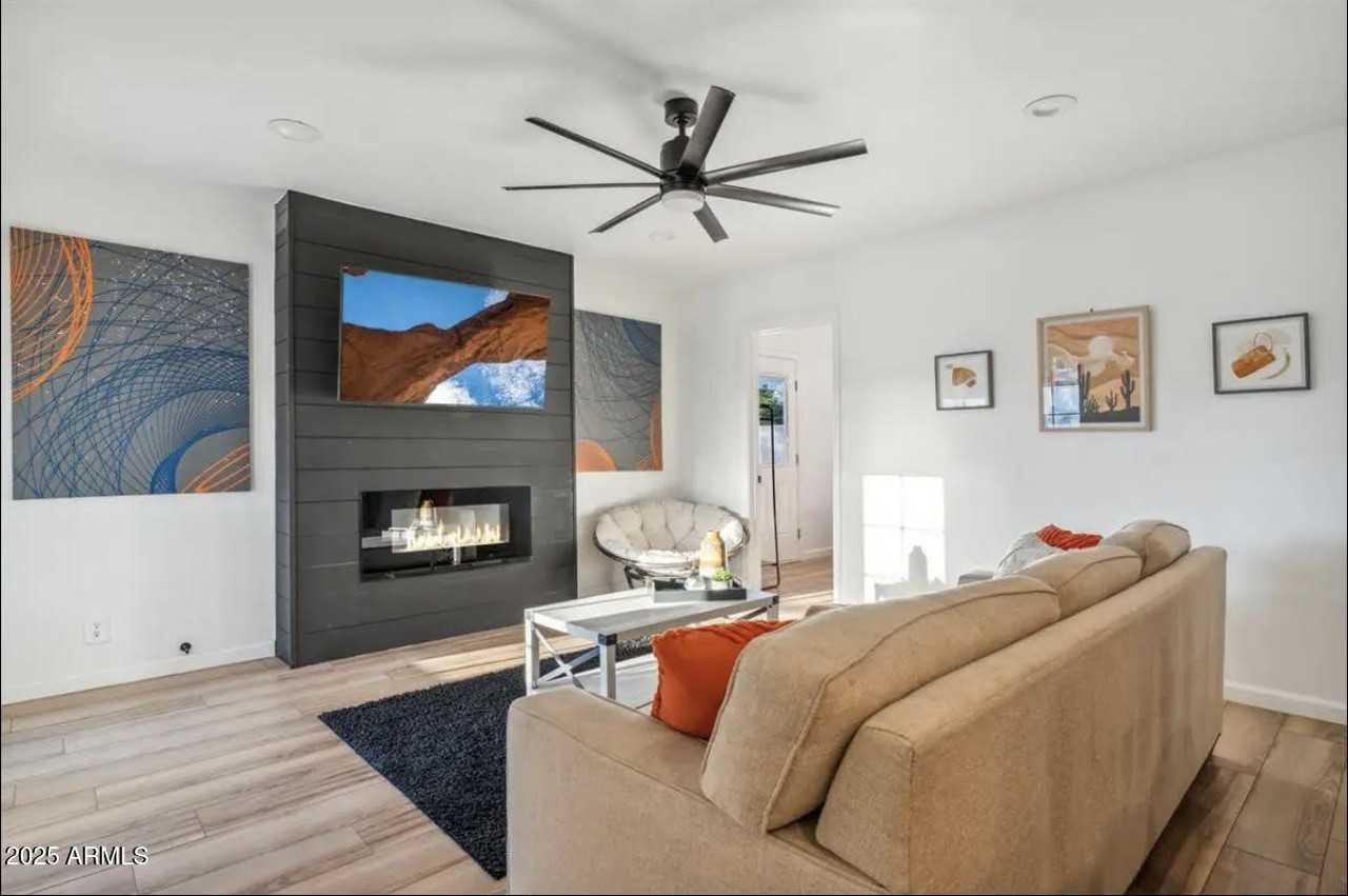 8302 E Windsor Ave - Photo 5 of 18