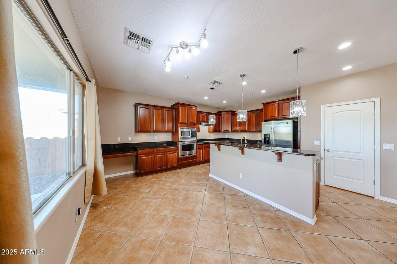 9121 W Plum Rd - Photo 3 of 45