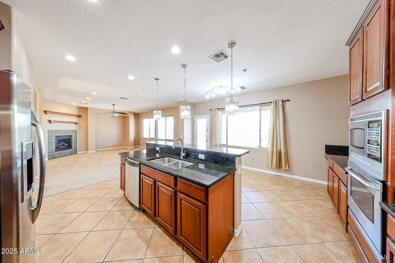 9121 W Plum Rd - Photo 6 of 45