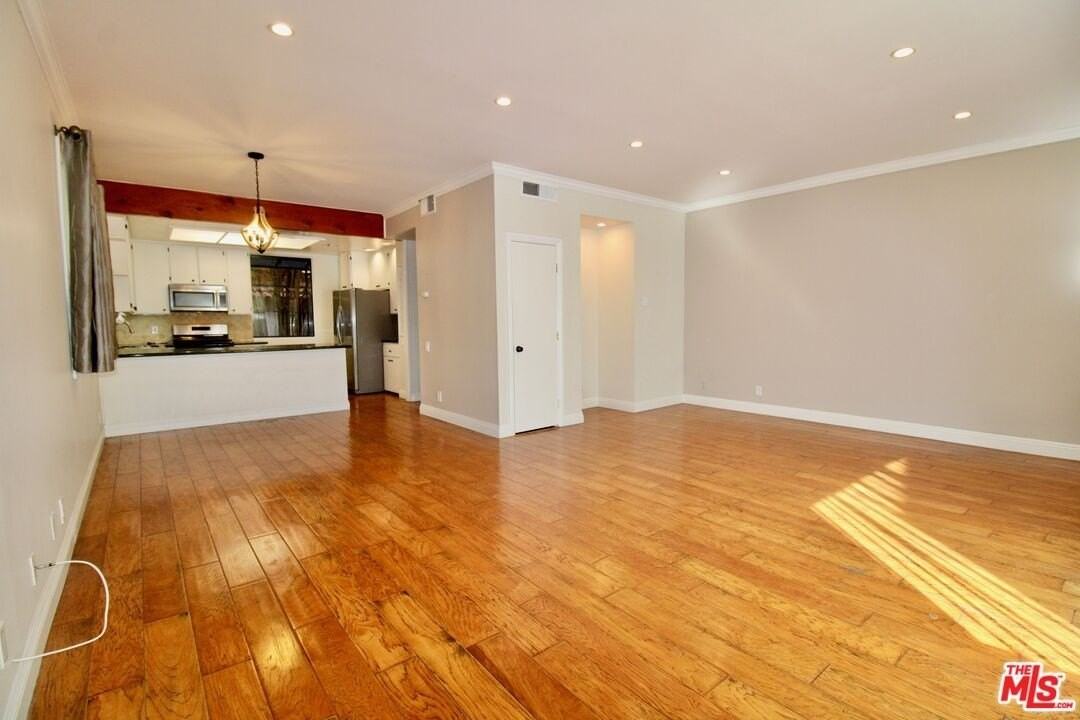 1825 Thayer Ave - Photo 3 of 38