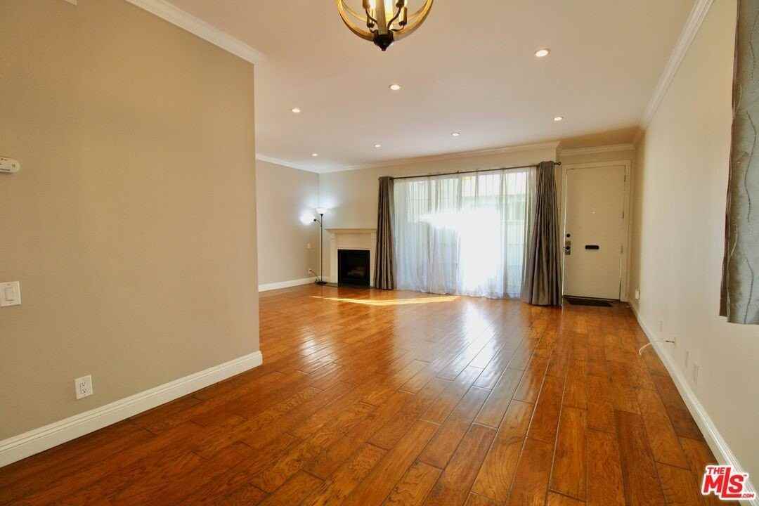 1825 Thayer Ave - Photo 5 of 38