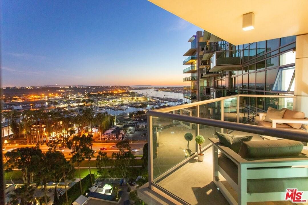 13700 Marina Pointe Drive #1822 - Photo 6 of 50