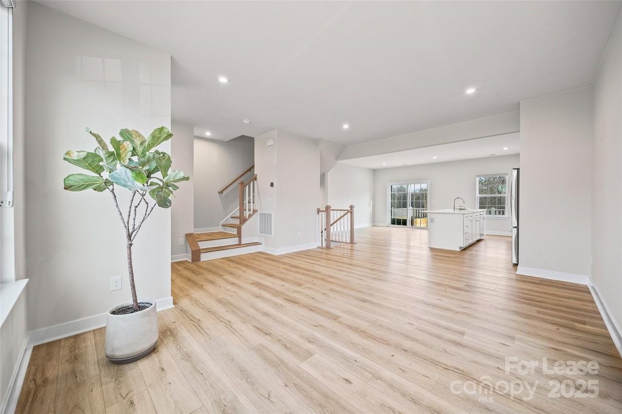 332 Cramerton Mills Pkwy - Photo 6 of 33