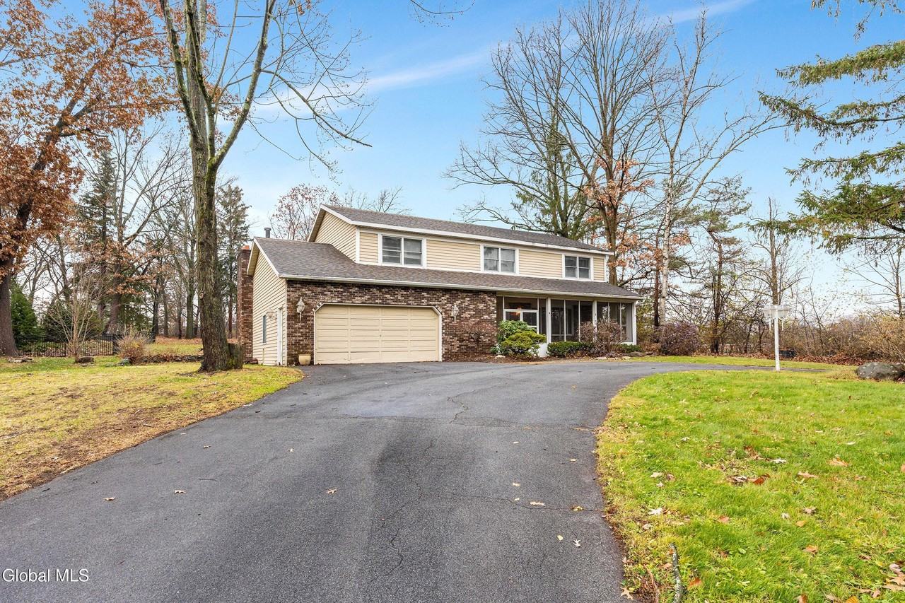 3 Springwood Manor Drive - Photo 2 of 37