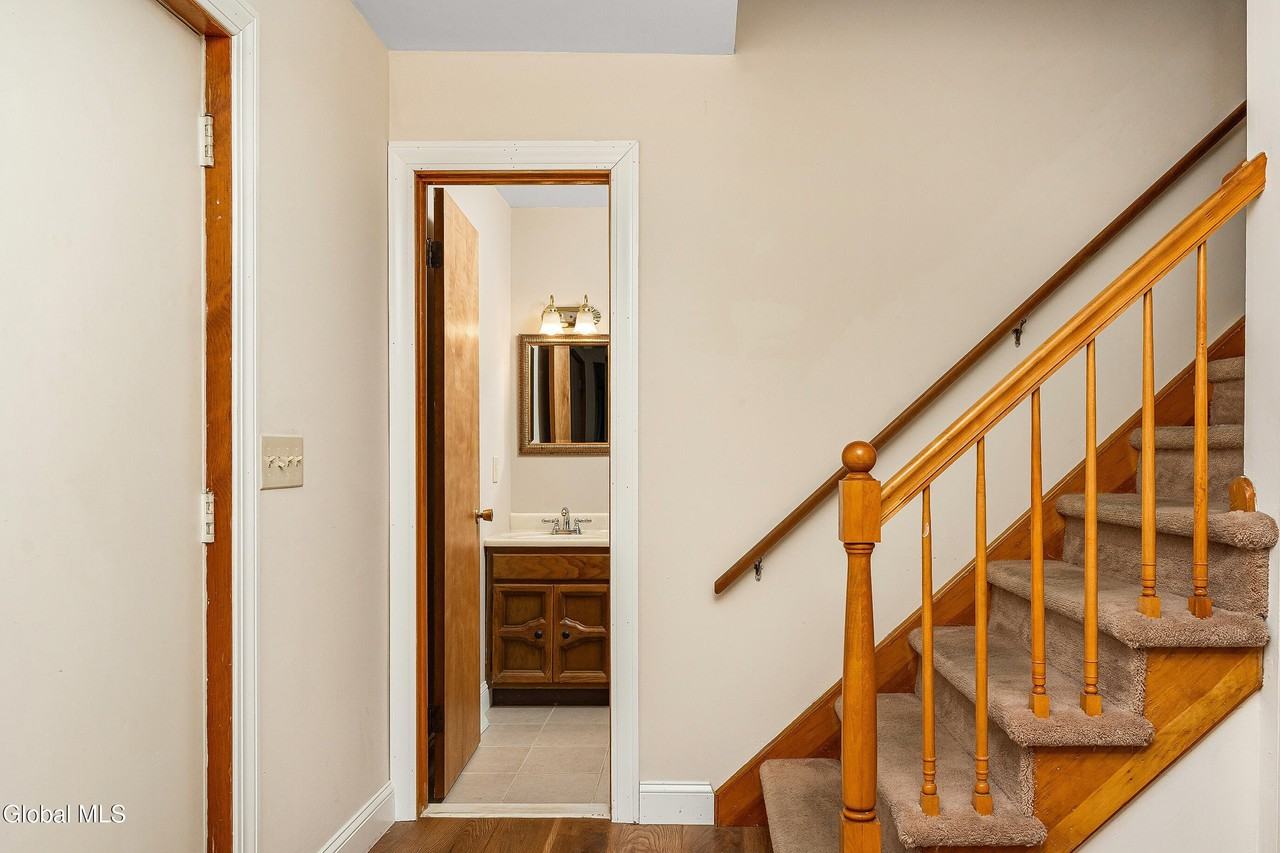 3 Springwood Manor Drive - Photo 4 of 37