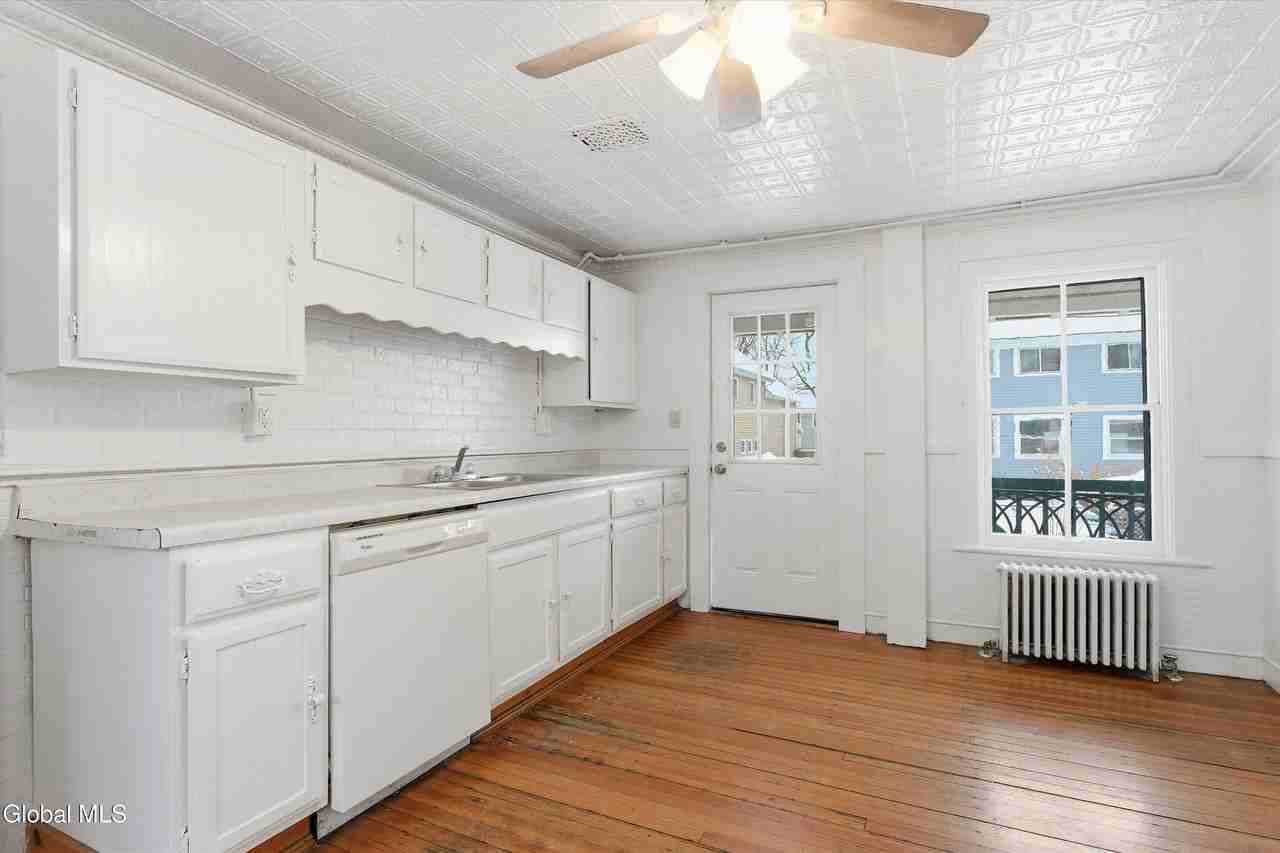 106 Lawrence Street - Photo 5 of 18