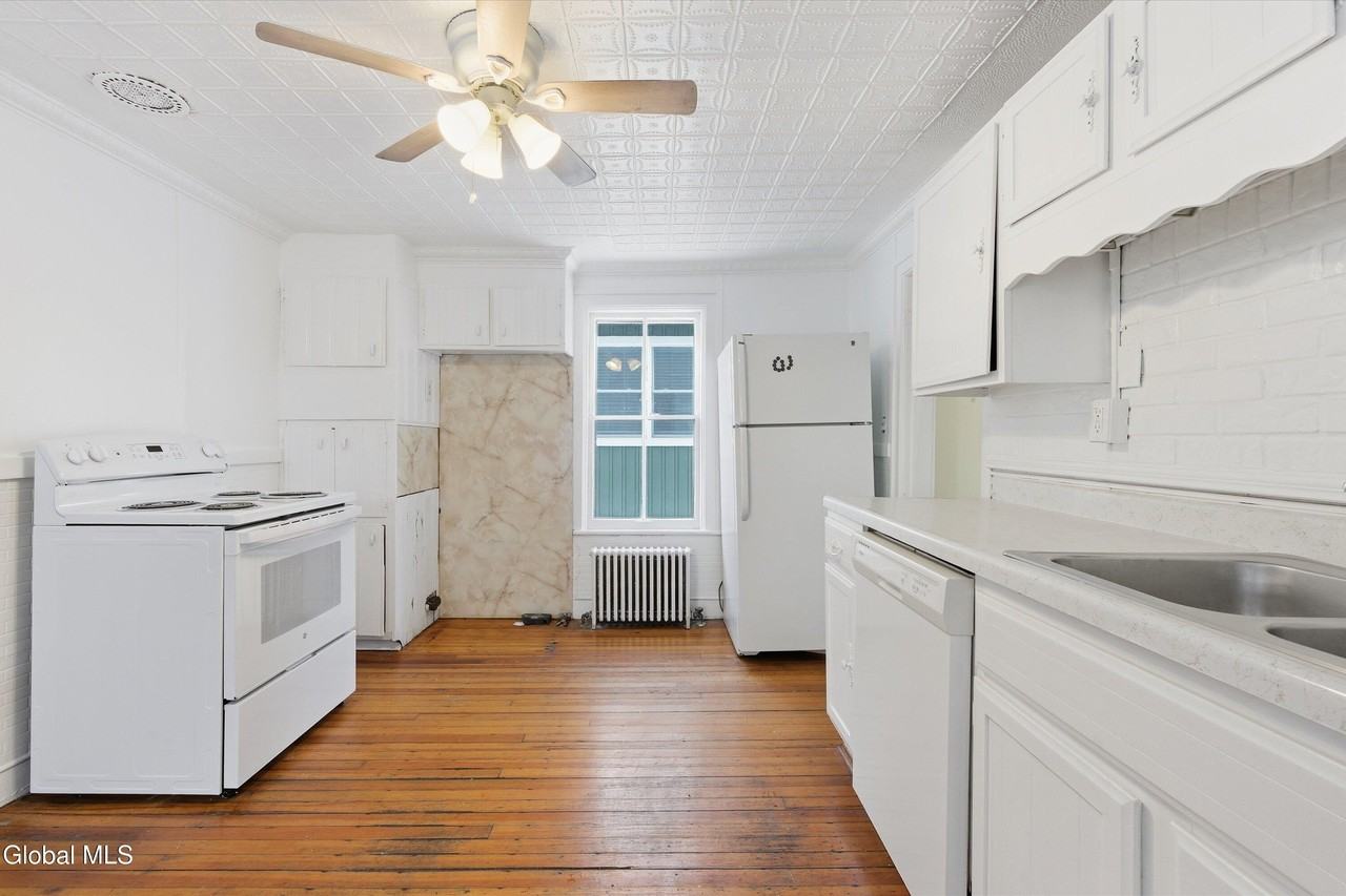 106 Lawrence Street - Photo 6 of 18