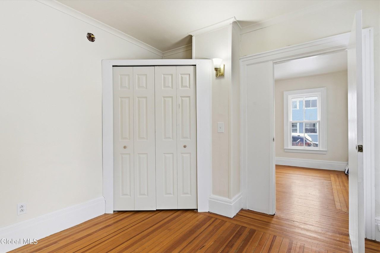 106 Lawrence Street - Photo 7 of 18