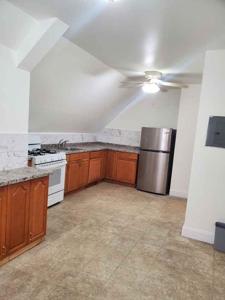 319 Maplewood Ave - Photo 6 of 8