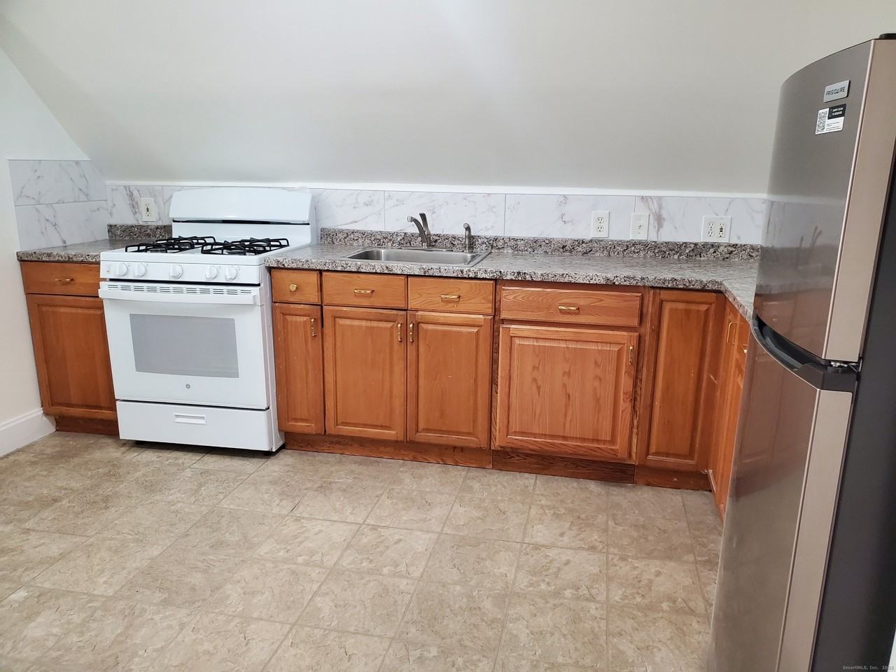 319 Maplewood Ave - Photo 7 of 8