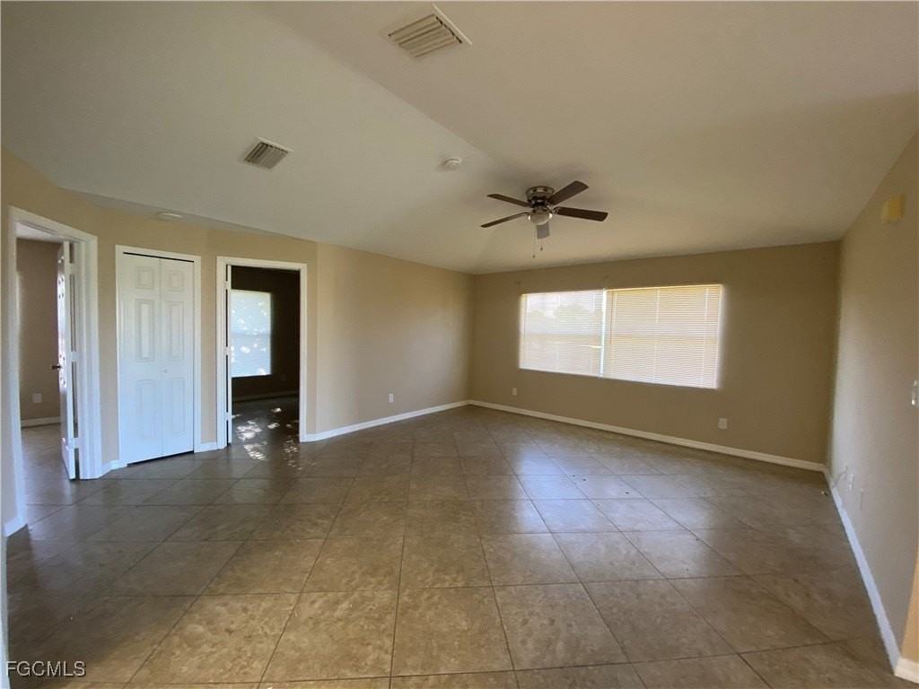 1127 Gilbert Ave S - Photo 4 of 15