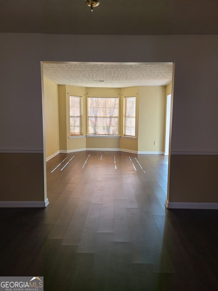 165 Concord Terrace - Photo 4 of 11