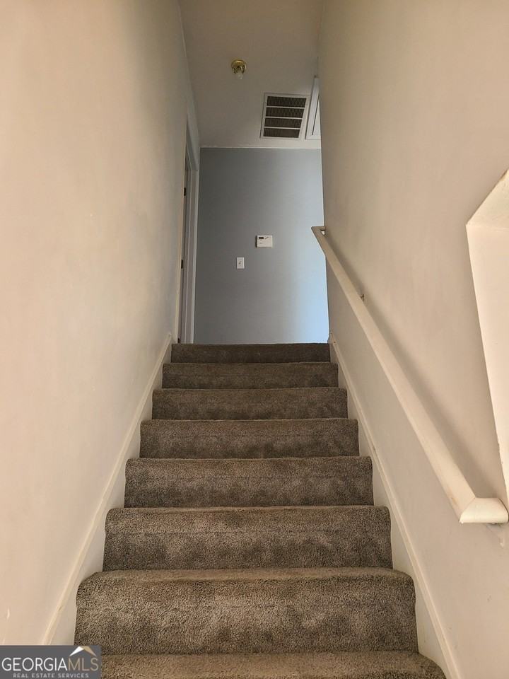 165 Concord Terrace - Photo 6 of 11