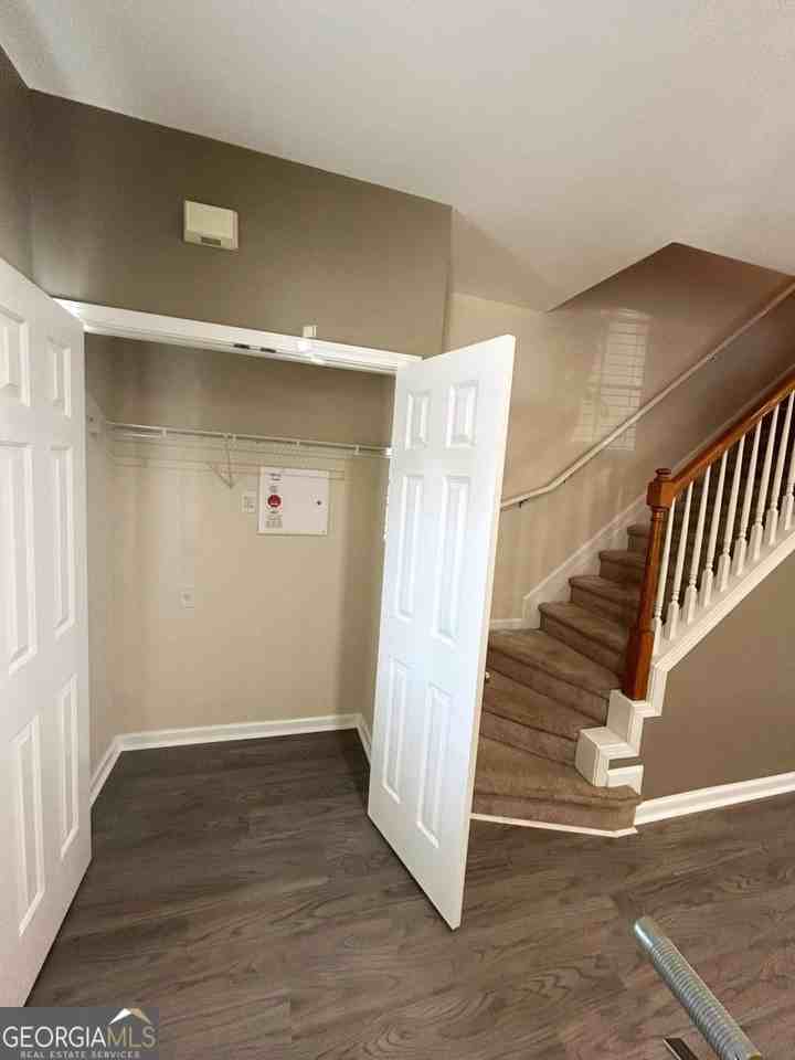 1008 Prestwyck Ct - Photo 5 of 50