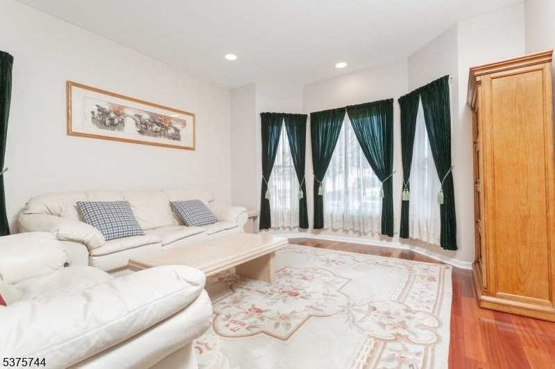 35 Leah Way - Photo 4 of 34