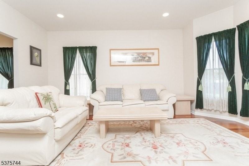 35 Leah Way - Photo 5 of 34