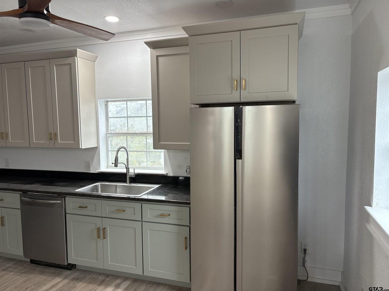 104 S Carolina St - Photo 4 of 22