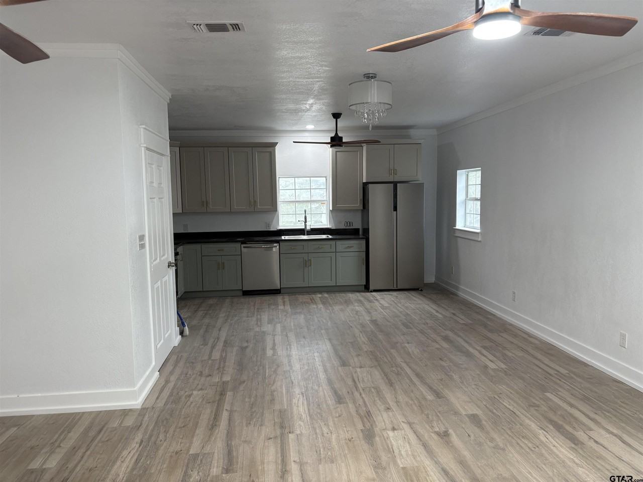 104 S Carolina St - Photo 6 of 22