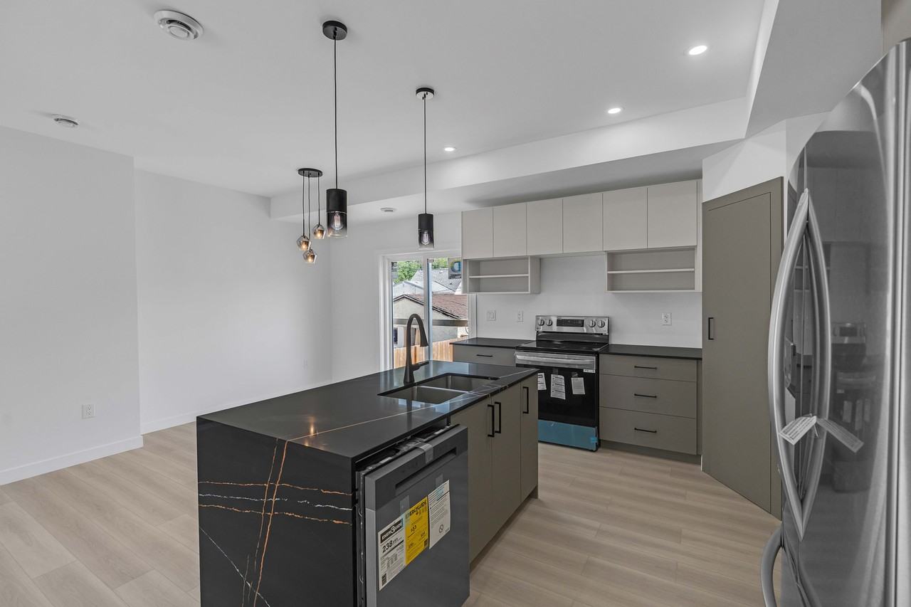 1273 Manitoba Avenue - Photo 4 of 20