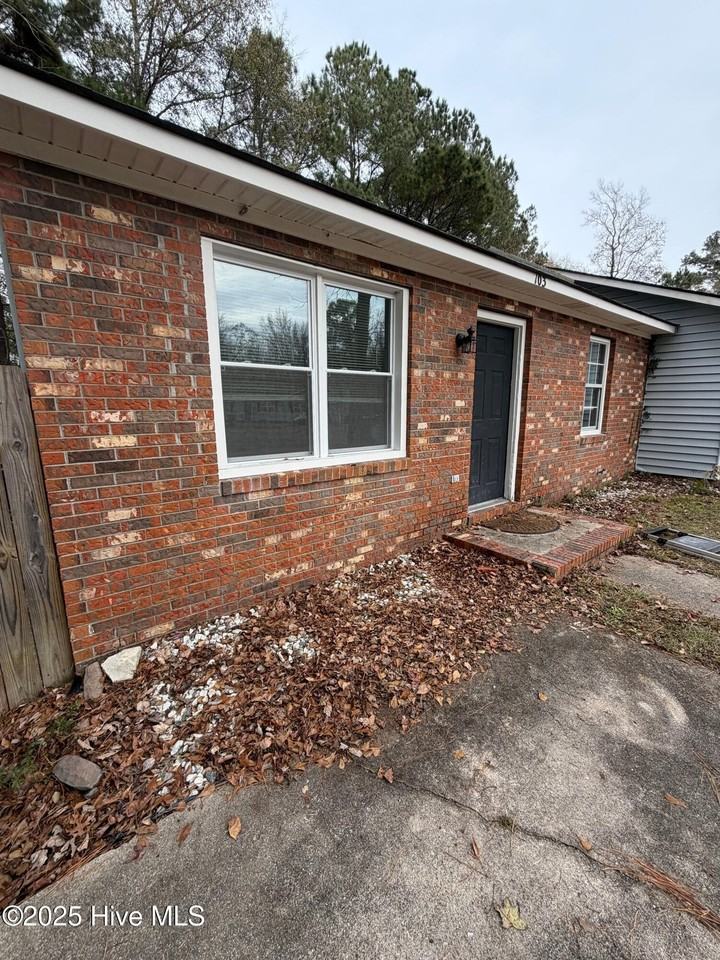 103 Easy St - Photo 3 of 14