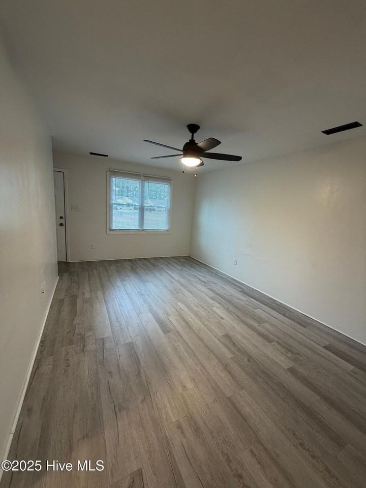 103 Easy St - Photo 5 of 14