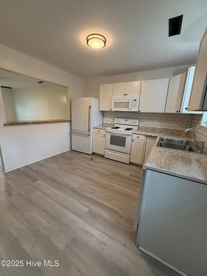 103 Easy St - Photo 6 of 14