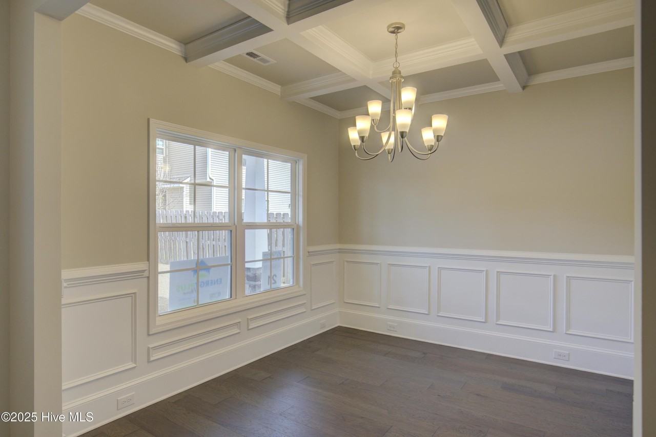 217 Admiral Ct - Photo 3 of 19