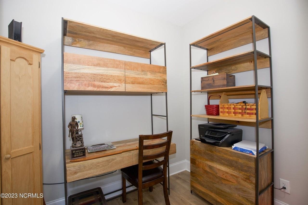 169 Holly Springs Ct - Photo 4 of 50