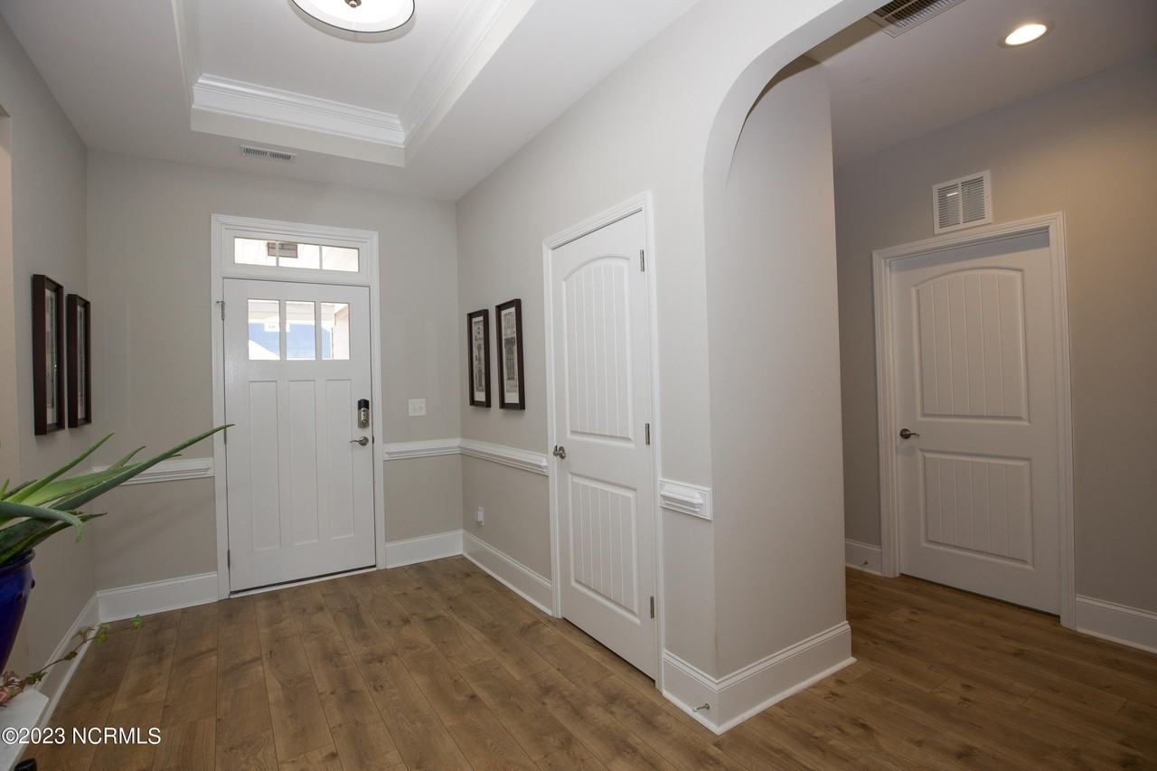 169 Holly Springs Ct - Photo 7 of 50