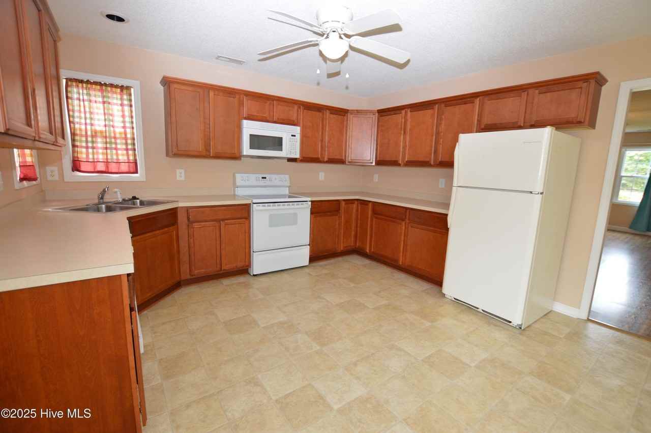 236 Smallwood Rd - Photo 4 of 18