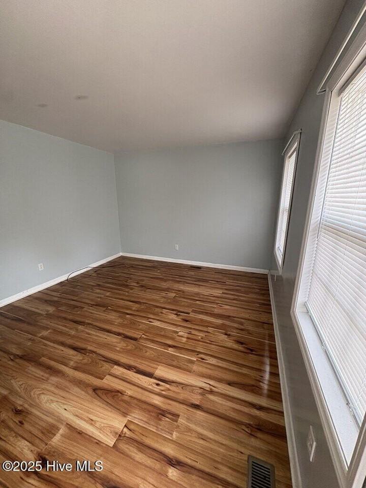 123 Arthur Ct - Photo 3 of 13