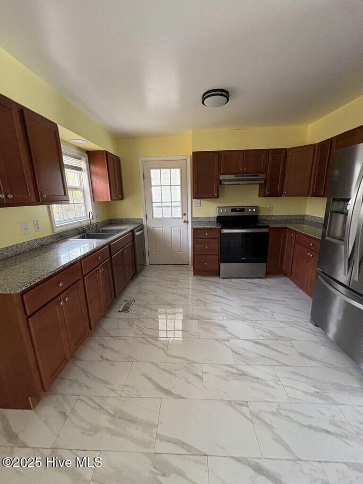 123 Arthur Ct - Photo 5 of 13