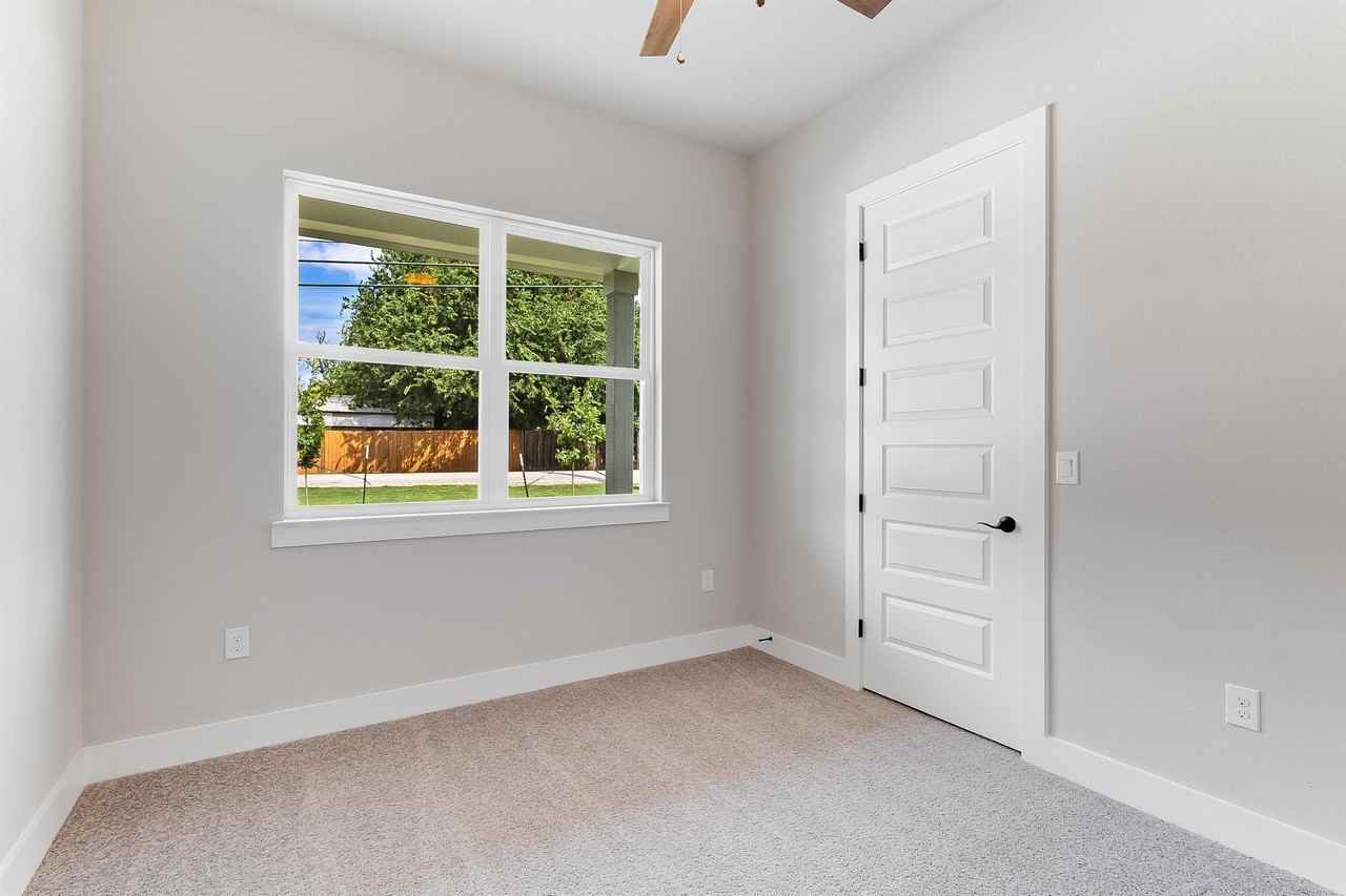 1255 Pecan Valley Dr - Photo 5 of 30