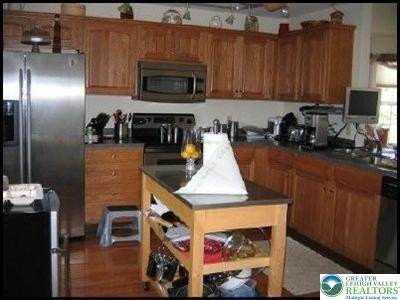 411 S Oak St - Photo 3 of 6