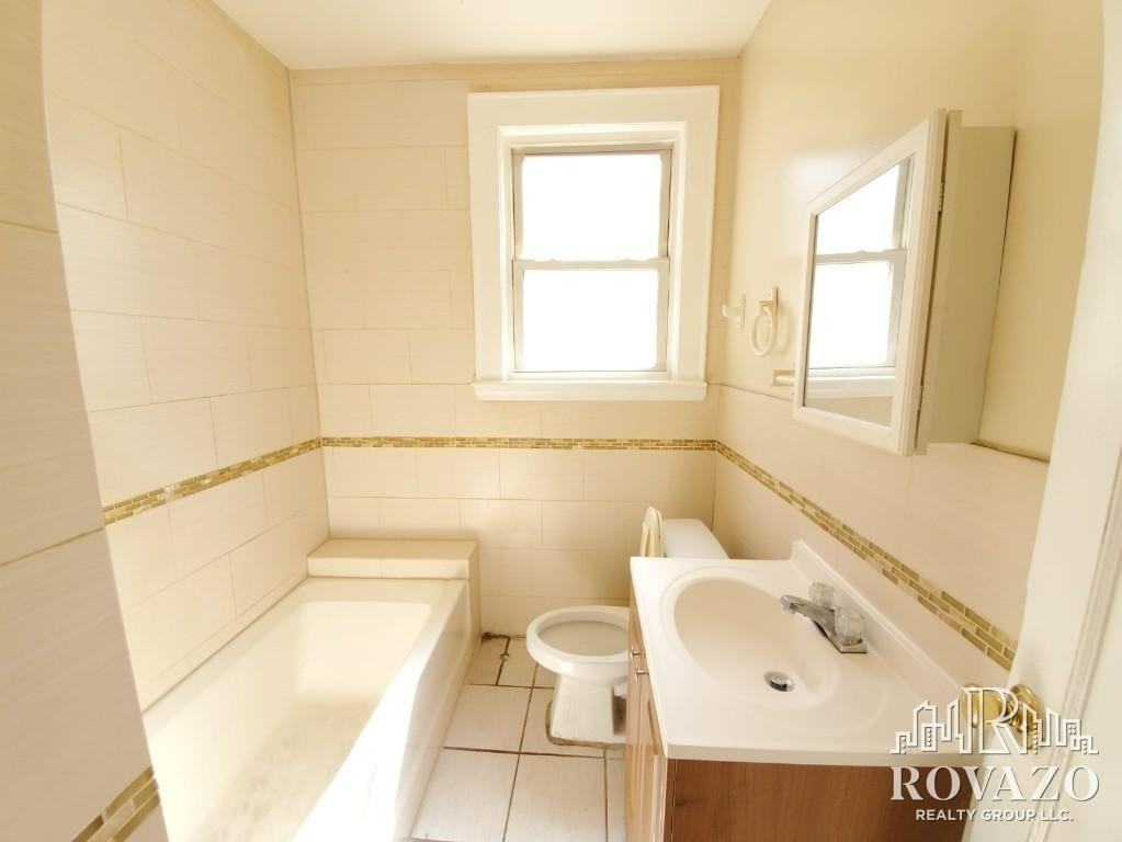 41 Underwood St #2L - Photo 2 of 5