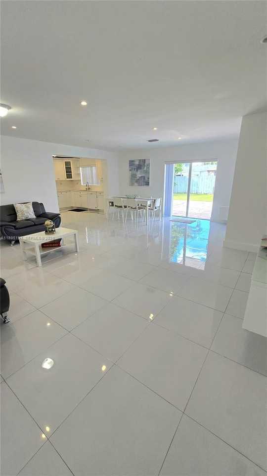 9332 Southwest 27th Street - Photo 3 of 8