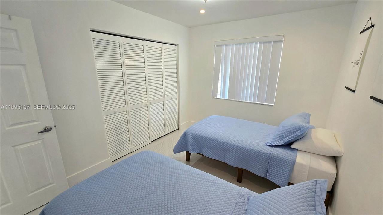 9332 Southwest 27th Street - Photo 6 of 8