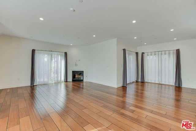 918 S Wooster St #1 - Photo 2 of 8