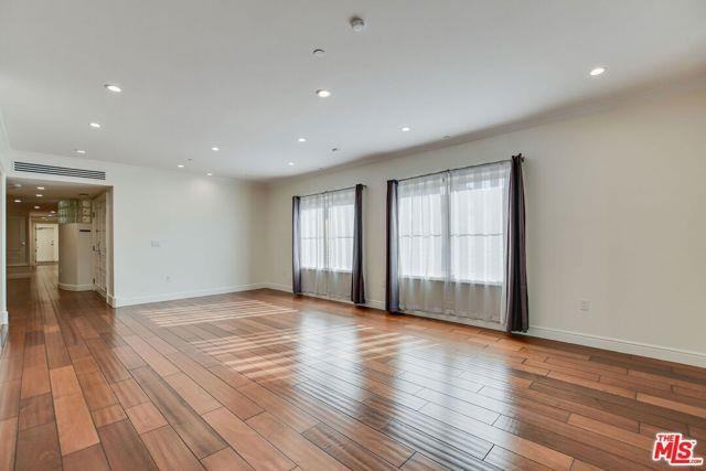 918 S Wooster St #1 - Photo 3 of 8