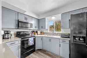 featured image of 1208 Northeast 5th Avenue #1