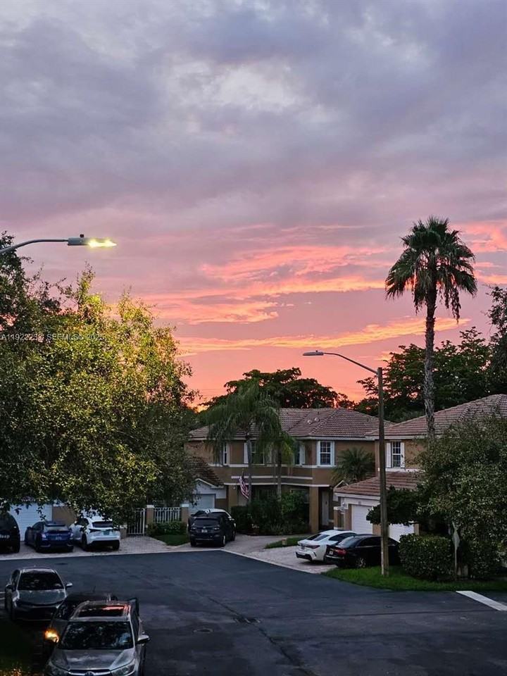 2816 Northwest 99th Terrace