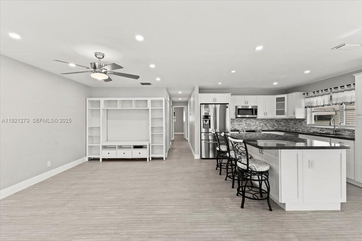 1020 Nw 88th Ave #D100 - Photo 5 of 8