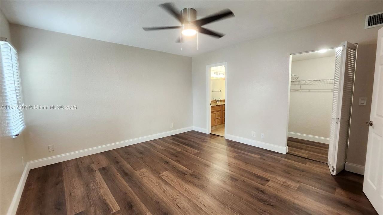 2562 Nw 89th Dr #2562 - Photo 5 of 8