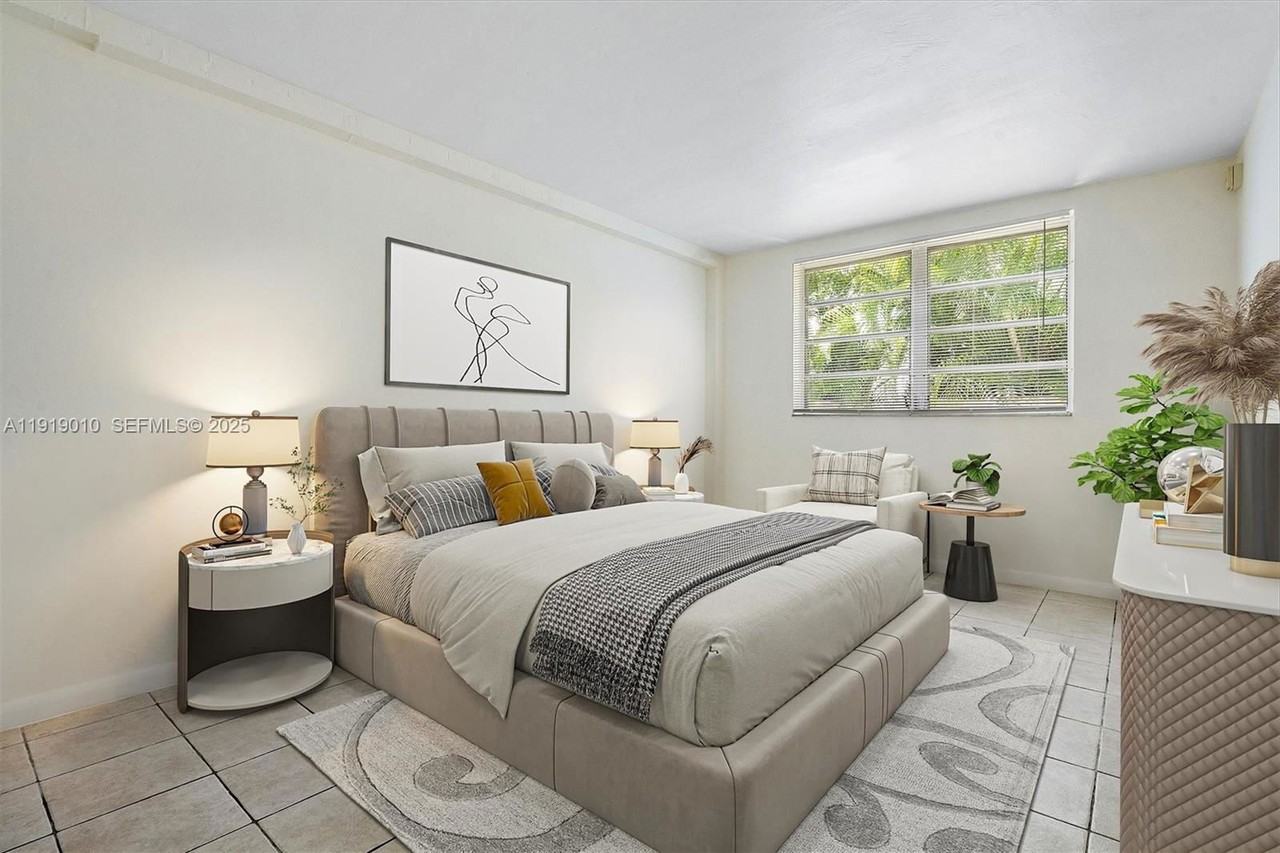 1715 N 16th Ave #215 - Photo 3 of 8